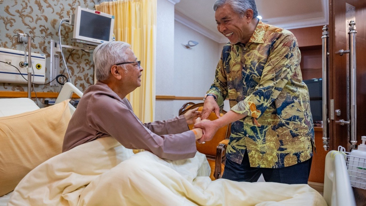 Ahmad Zahid Visits Ismail Sabri at National Heart Institute