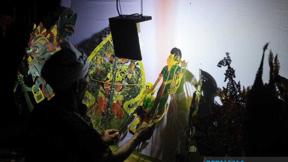 Permit Hurdles and Generational Crisis Threaten Kelantan's Wayang Kulit Heritage
