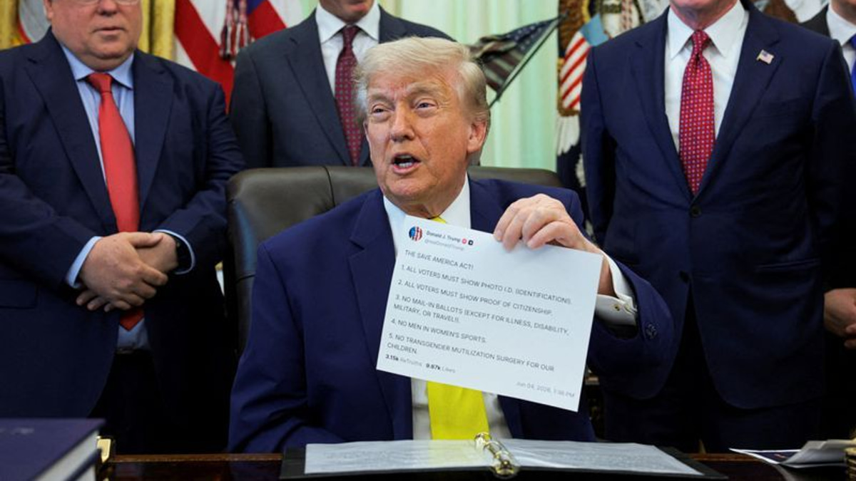 Trump Faces Legal Challenge Over Paid Early Access Service on Truth Social