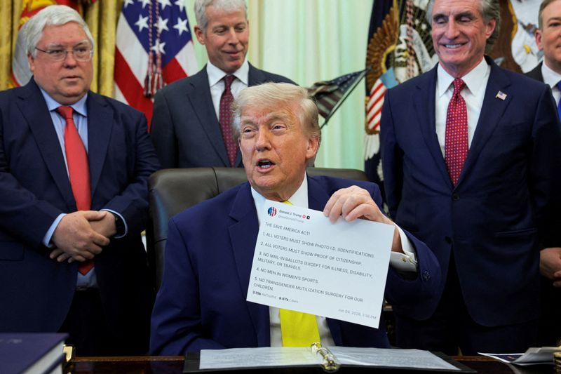Trump Faces Legal Challenge Over Paid Early Access Service on Truth Social