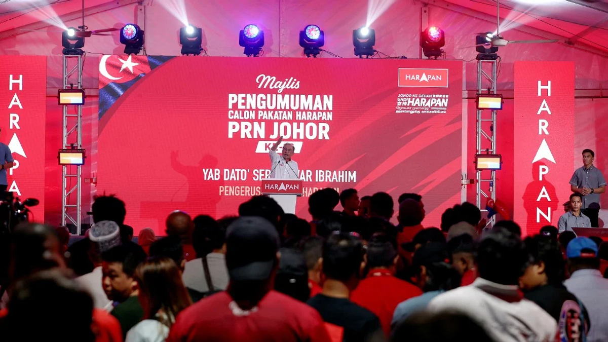 Anwar Calls for Johor Election to Stay Clear of Royal Institutions