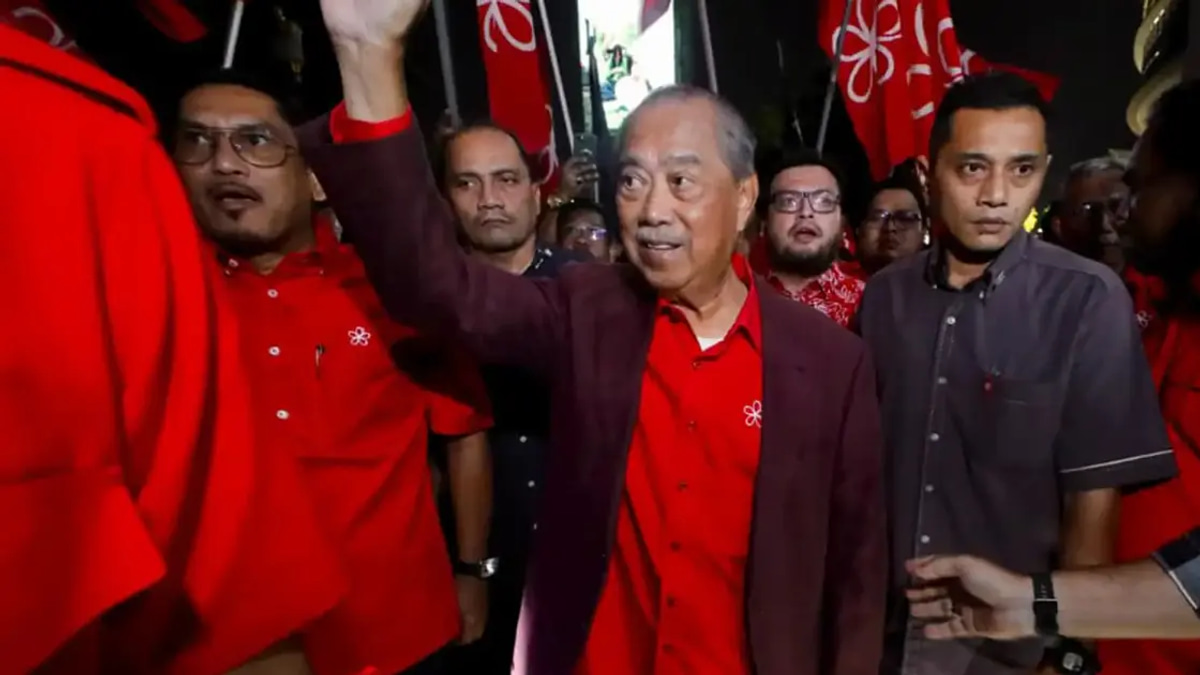 Muhyiddin Draws Over 200 Supporters Ahead of Critical Bersatu Strategy Session