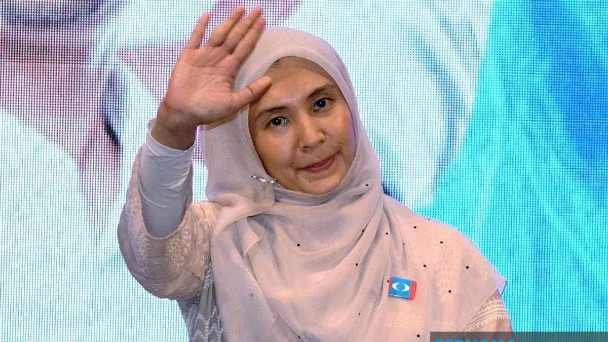 Nurul Izzah Steps Back From PKR Deputy Post To Pursue Studies