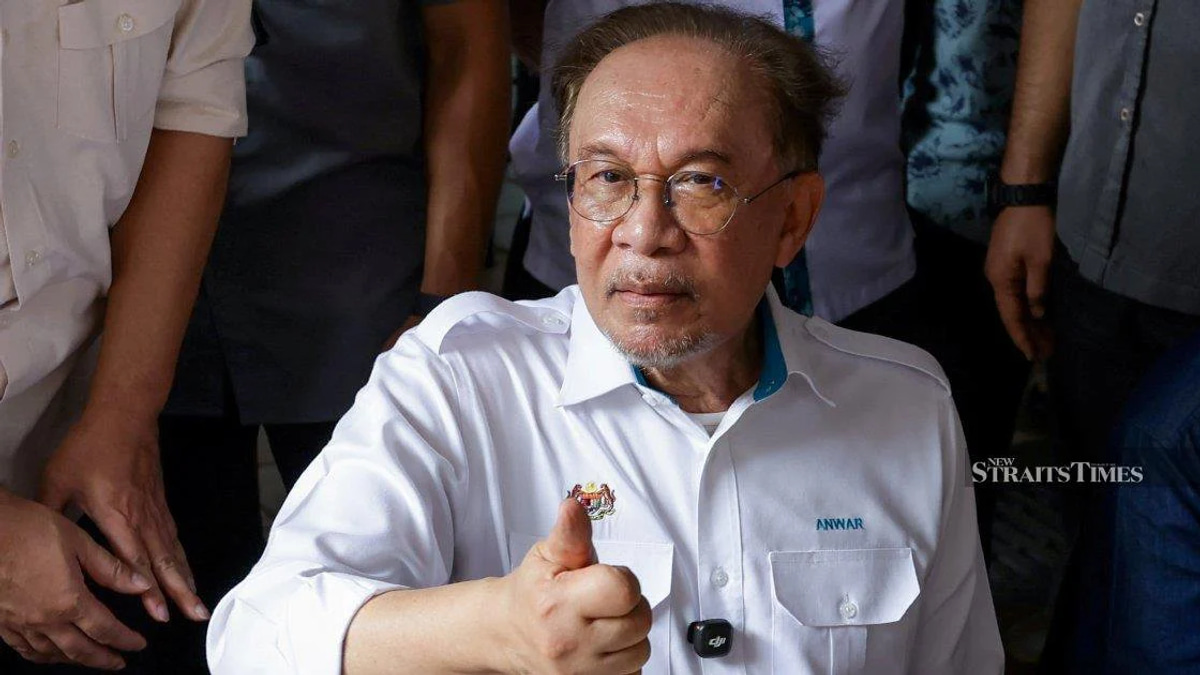 Anwar Ibrahim Tops Merdeka Centre Popularity Survey as Political Fortunes Shift
