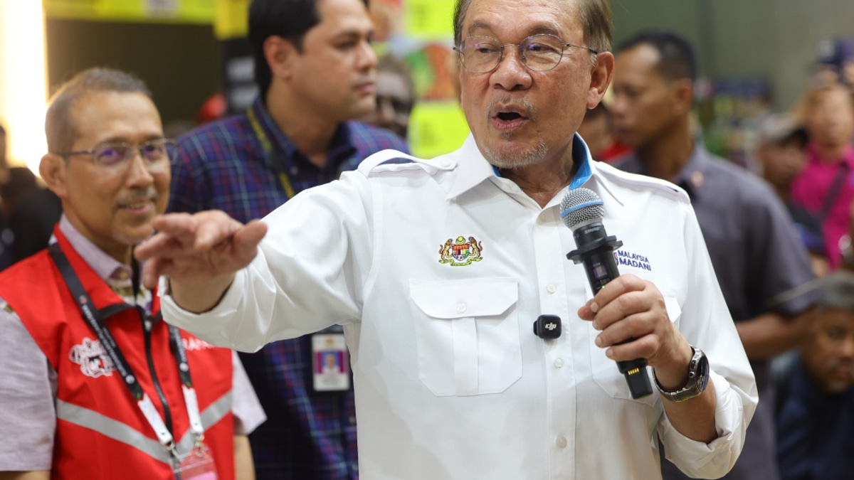 Anwar Intensifies Final Campaign Push in Negeri Sembilan with Ambitious Roadshow