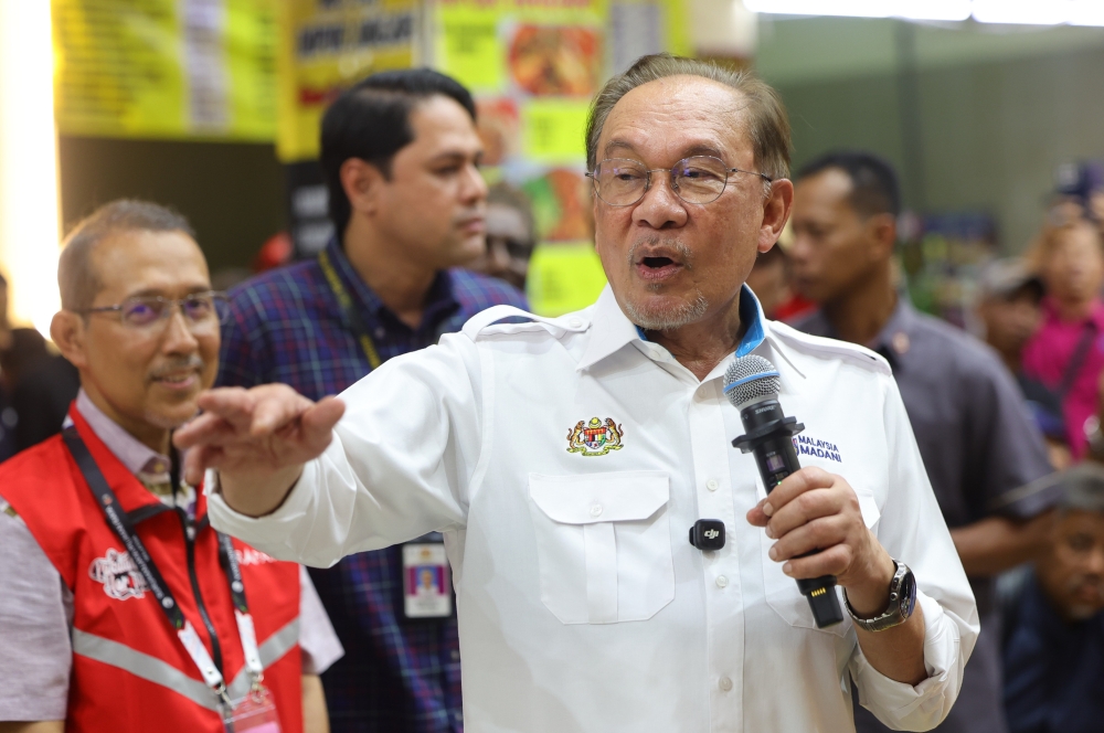 Anwar Intensifies Final Campaign Push in Negeri Sembilan with Ambitious Roadshow
