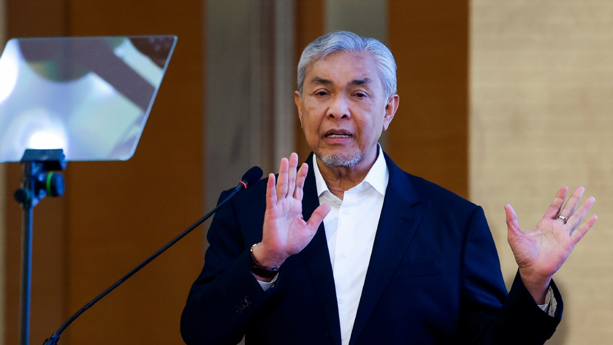 Political Parties Must Respect Palace Directive, Warns Zahid Over 3R Campaign Issues