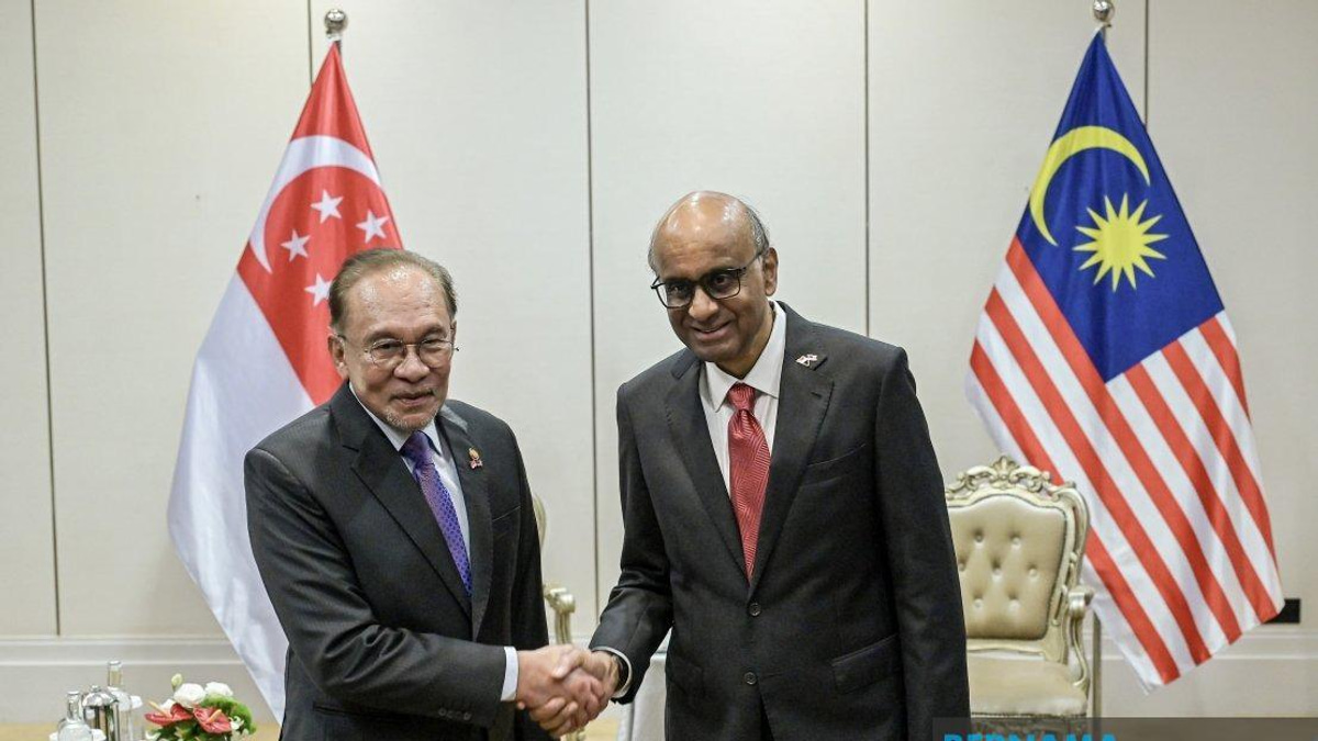 Anwar Receives Singapore President Tharman on State Visit to Malaysia