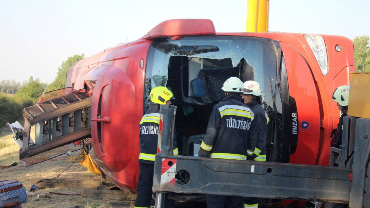 Twelve killed in Polish bus accident on Hungarian highway