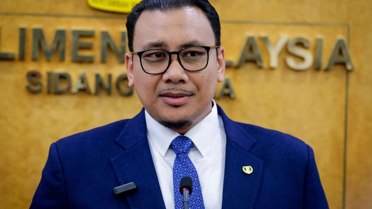PAS Youth Leader to Take Legal Action Over Facebook Post Criticising Father