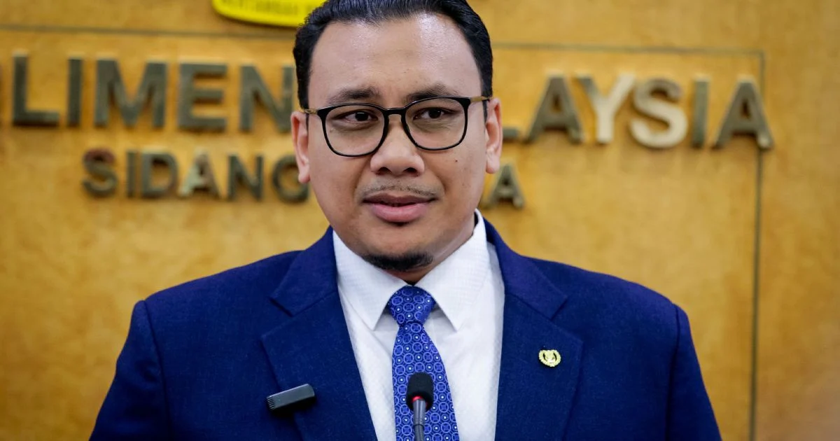 PAS Youth Leader to Take Legal Action Over Facebook Post Criticising Father