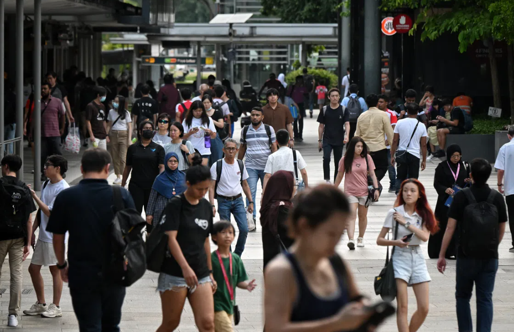 Singapore to Distribute S$400-600 Cash Payments to 2.4 Million Adults Starting September