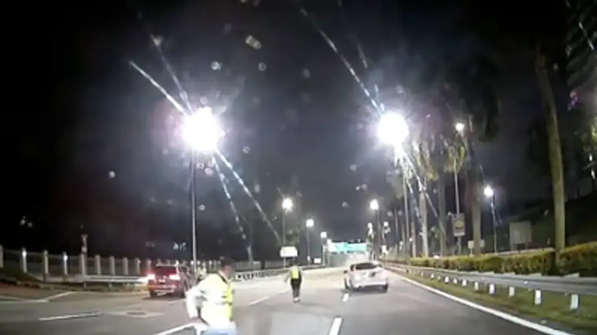 Police Arrest Young Driver After Forcing Through Roadblock