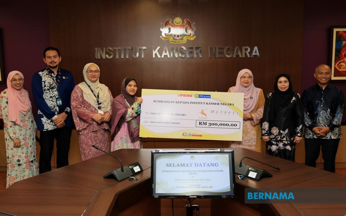PKNS Grants RM300,000 To Support Cancer Patients At National Cancer Institute