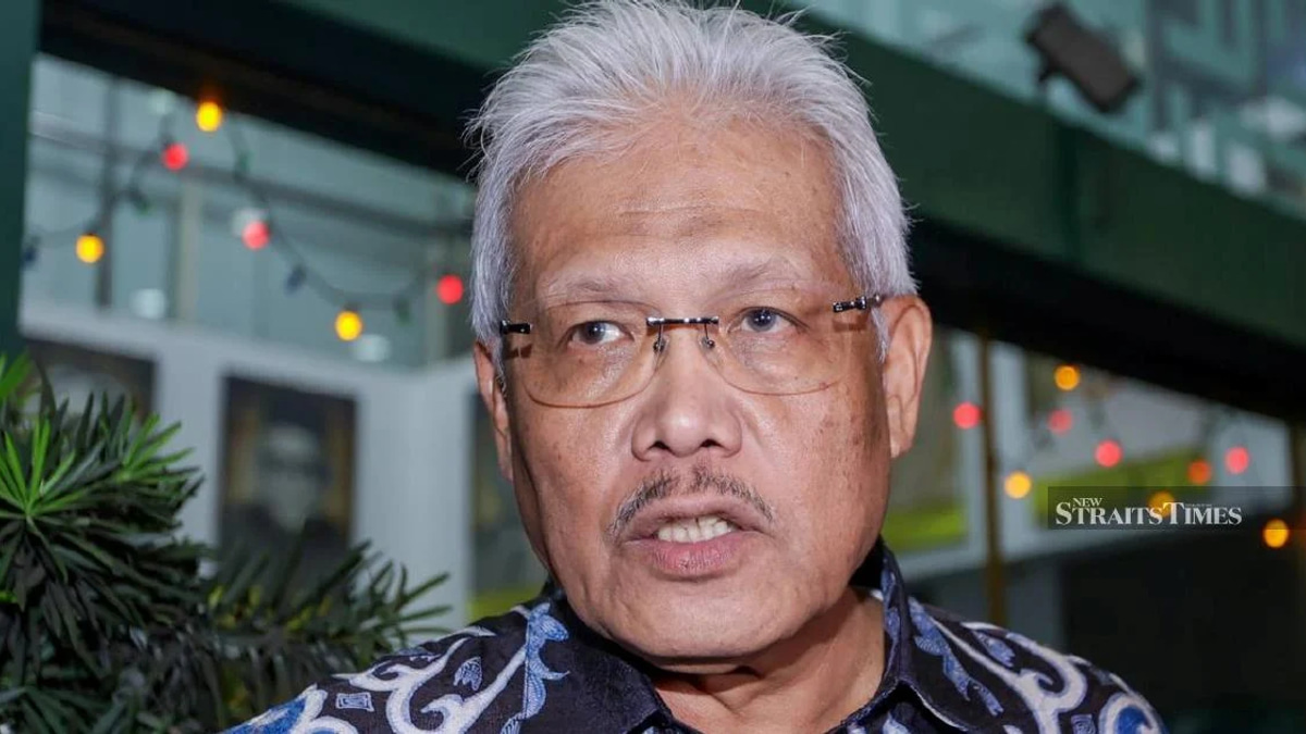 Formal notice of Hamzah Zainudin's opposition leader role to be tabled in Parliament