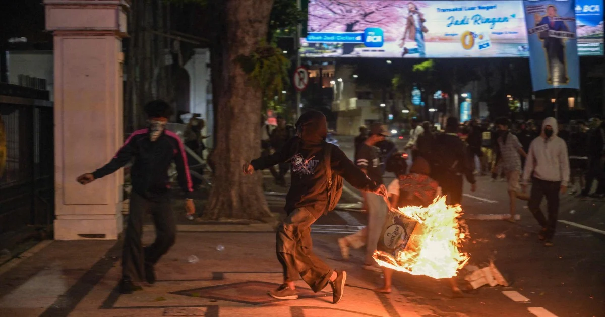 Indonesia Detains Over 50 Protesters in Surabaya Over President's Policies