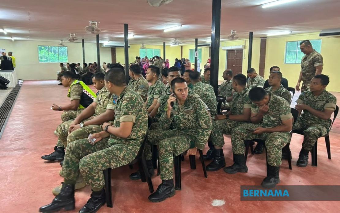 Senior Ministers Urge Early Voters in Johor Election to Exercise Democratic Duty