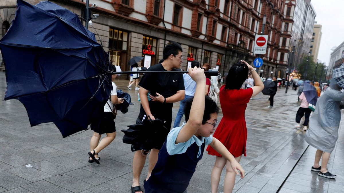 Typhoon Dolphin Batters Eastern China After Mass Disruptions