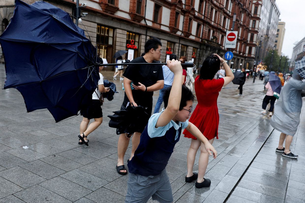 Typhoon Dolphin Batters Eastern China After Mass Disruptions