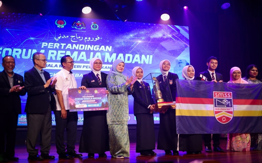 Education Minister Fadhlina Calls for Bold, Respectful Youth Voices in Character Building