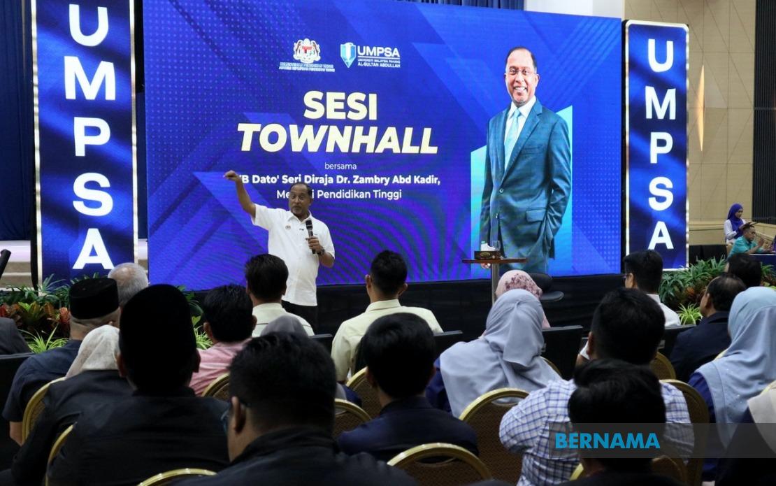 Malaysia's Higher Education Ministry Acts on PM's Student Disciplinary Directive