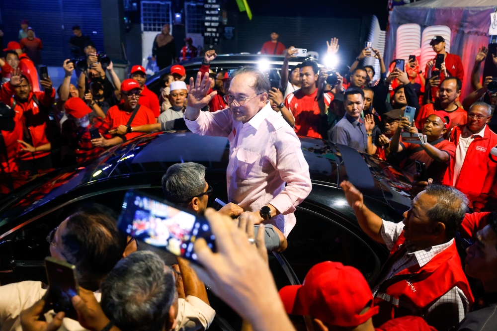 Anwar Assures Malaysia of Stable Coalition Government and Economic Resilience