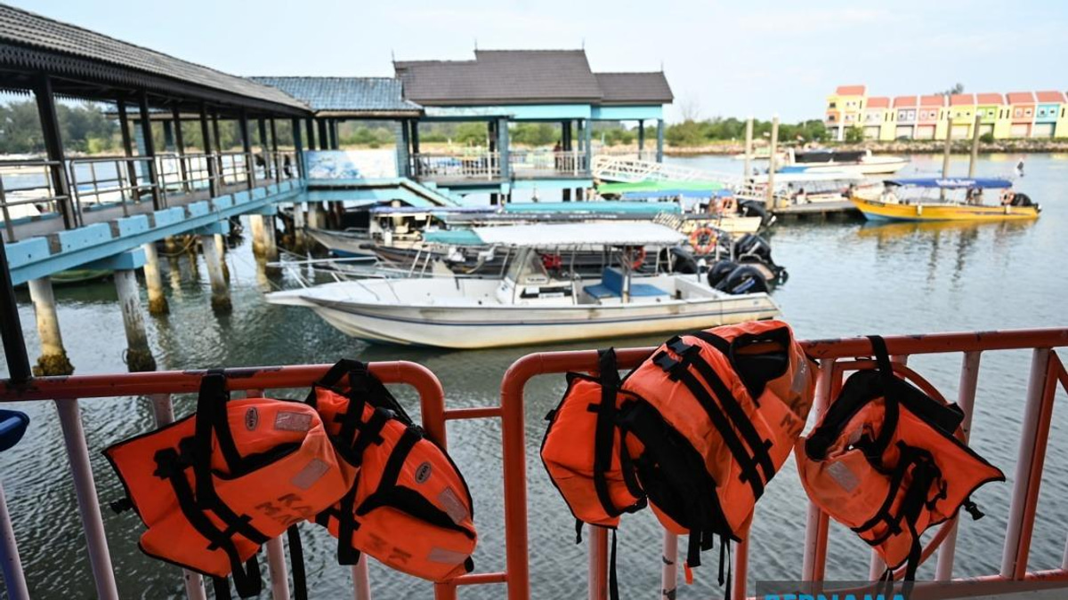 Terengganu Officials Push Mandatory Life Jacket Use After Squid Jigging Boat Tragedy
