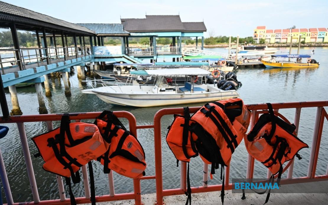 Terengganu Officials Push Mandatory Life Jacket Use After Squid Jigging Boat Tragedy