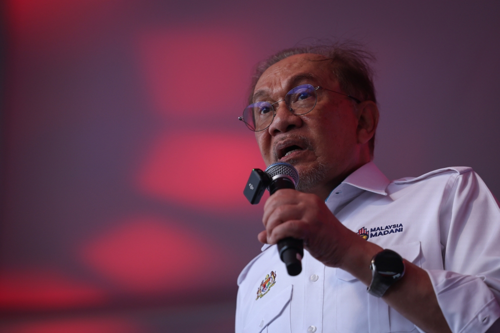 Anwar Criticises Perikatan Nasional for Abandoning Tabung Haji Depositors During RCI Debate