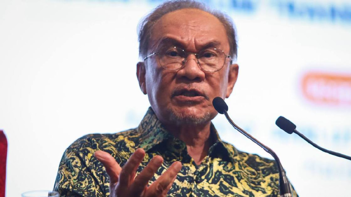 Anwar Dismisses Sanusi's 'Tanah Melayu' Comment, Reaffirms Inclusive Vision for Malaysia