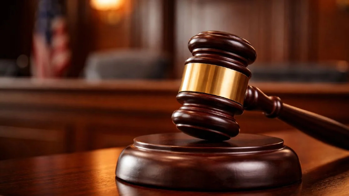 Police Officer Faces Drug Possession Charge After Finding in Court Lockup