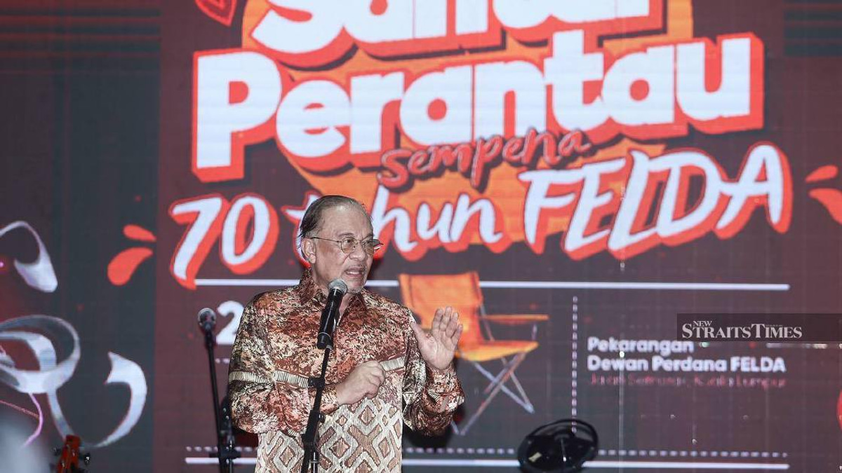 Anwar pushes for swift rollout of Felda support schemes with monthly accountability checks