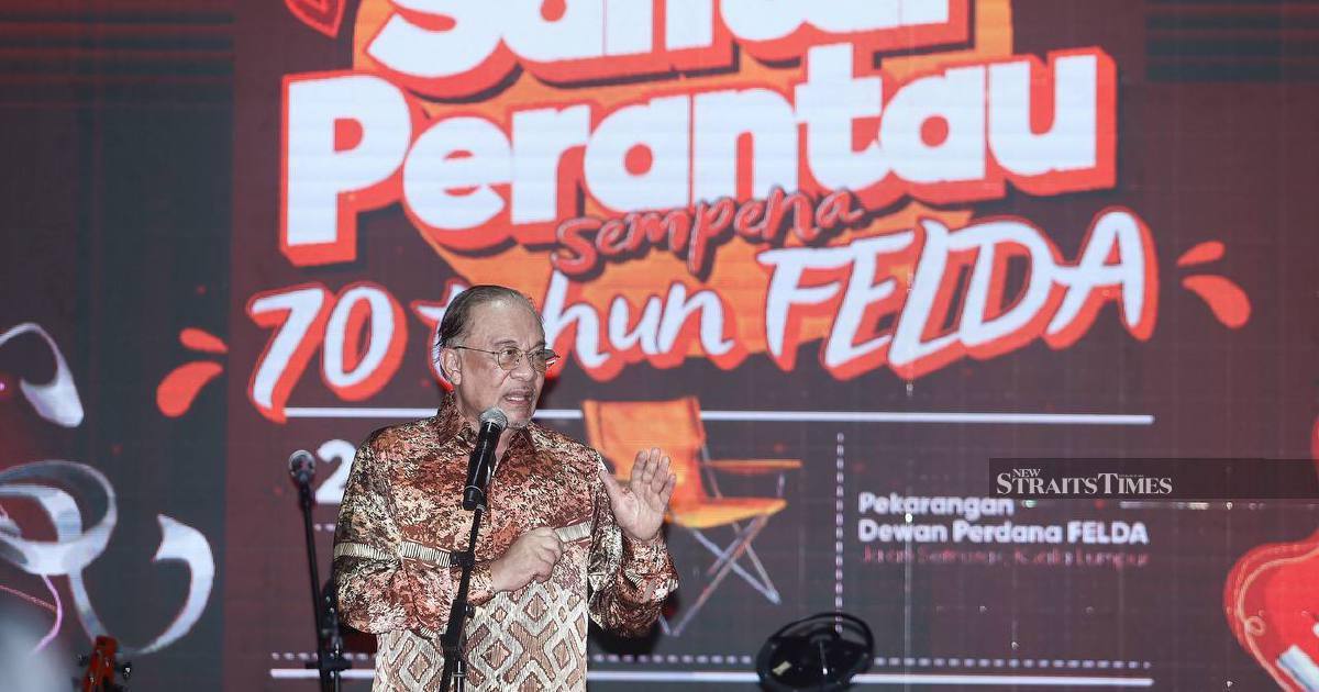 Anwar pushes for swift rollout of Felda support schemes with monthly accountability checks