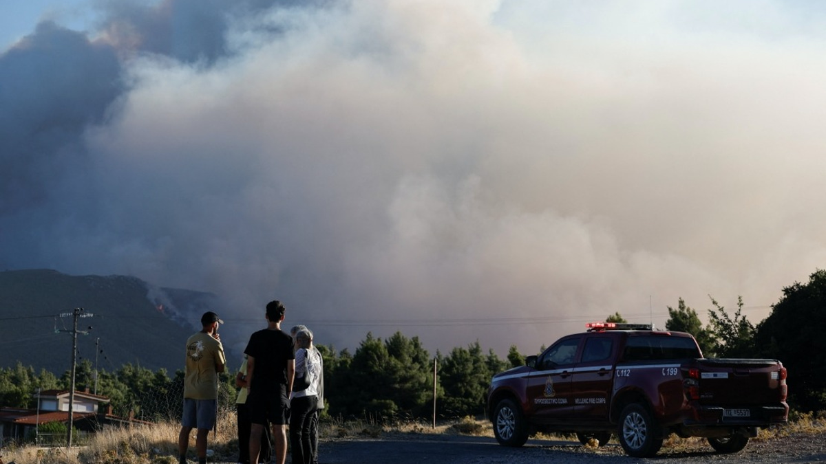 Greece Battles Massive Wildfires as Flames Advance Toward Athens Suburbs