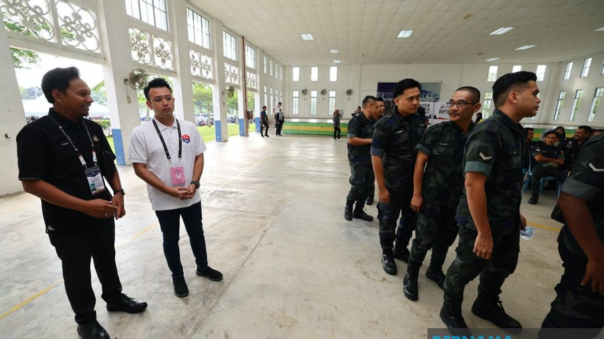 Johor Election Candidates Witness Early Voting for Security Forces
