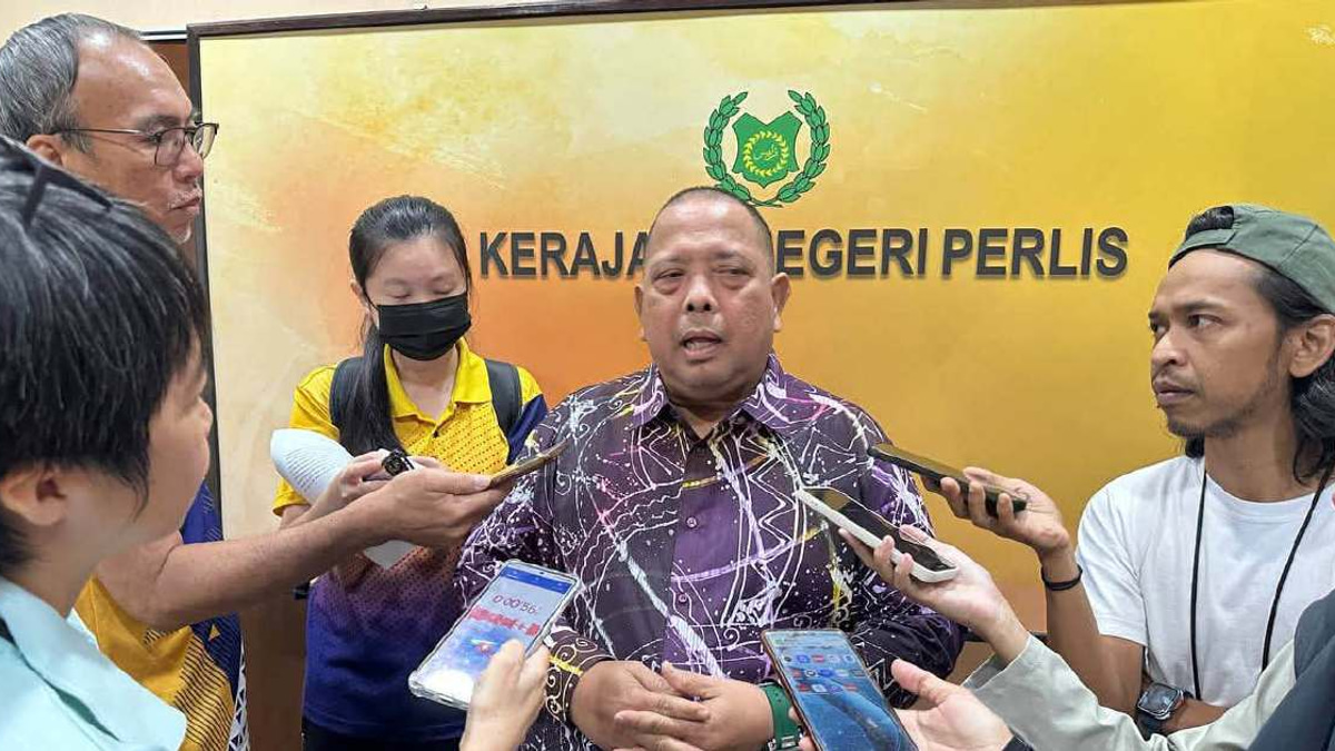 Perlis Chief Minister Rejects Defection Speculation Following Party Leadership Exit