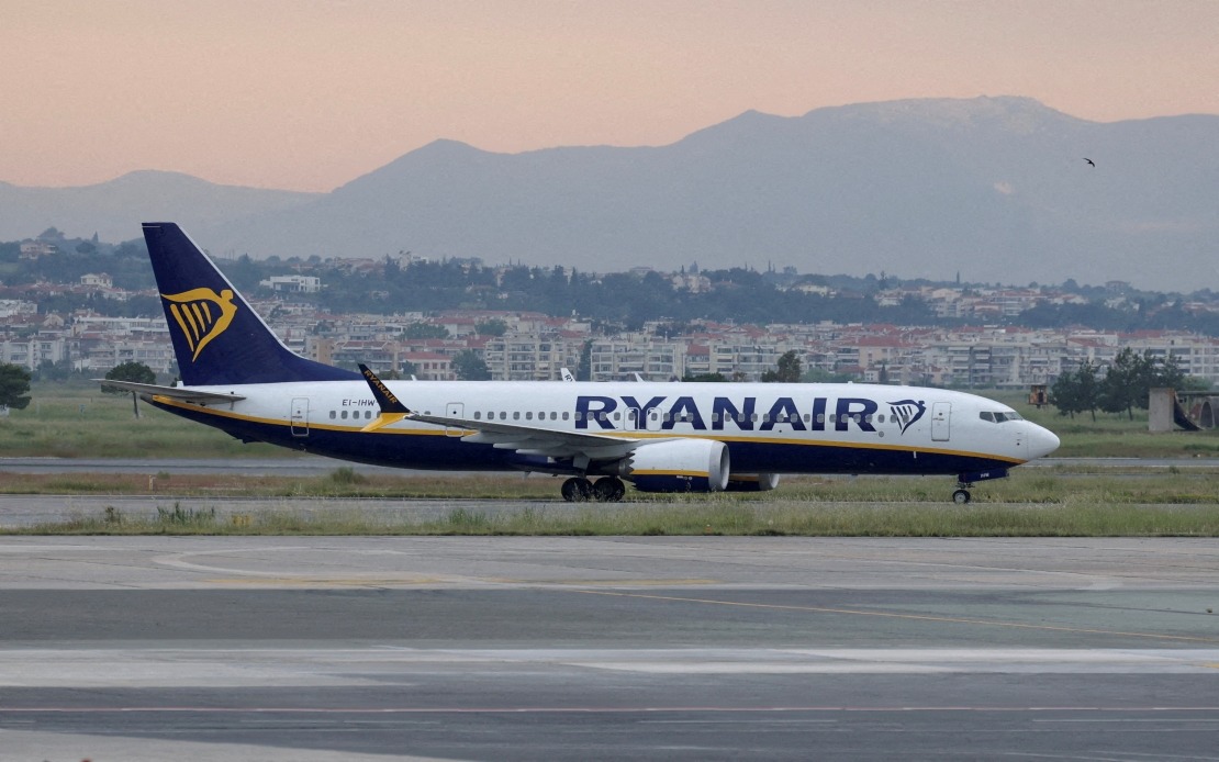 Terrifying Mid-Air Incident: Ryanair Flight Window Shatters Over Greece, Forcing Emergency Return