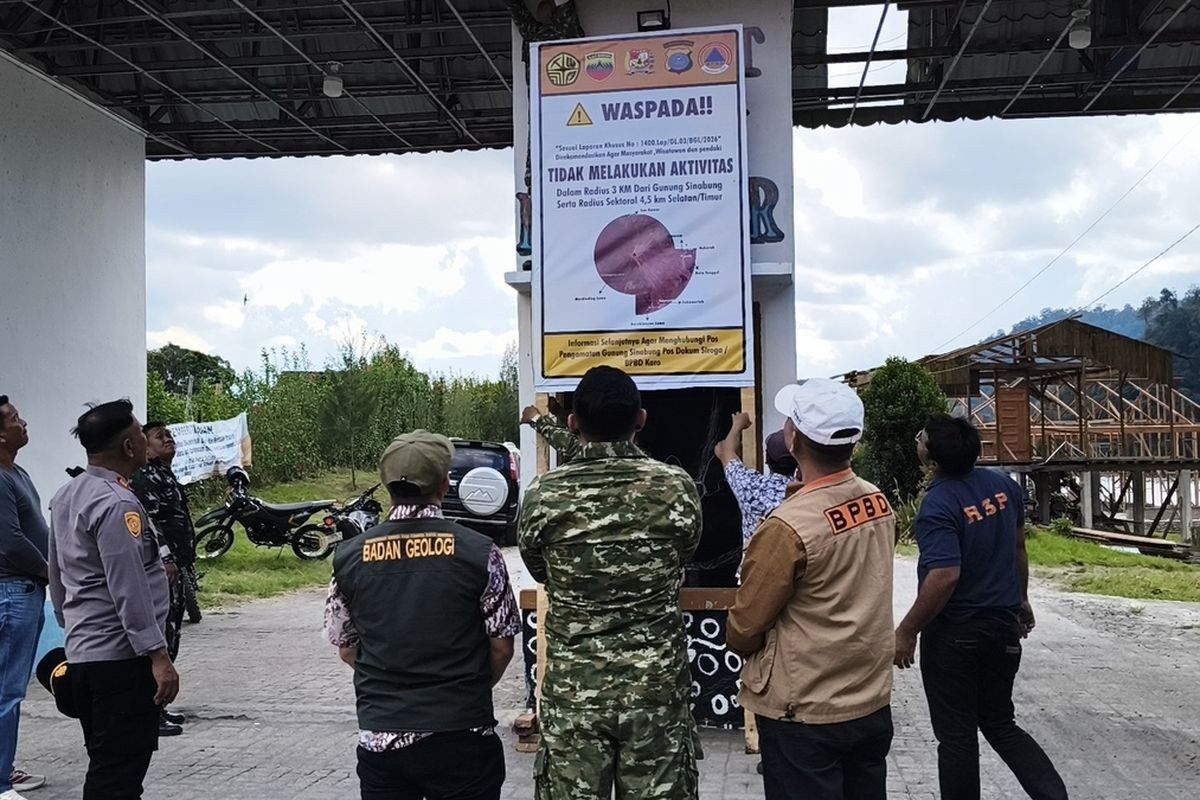 North Sumatra closes major tourism sites as Mount Sinabung volcanic activity escalates