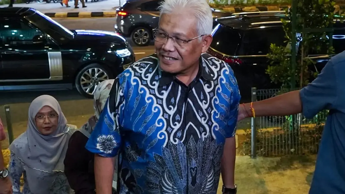 Opposition MPs Including Hamzah Visit PAS Headquarters Amid Coalition Realignment