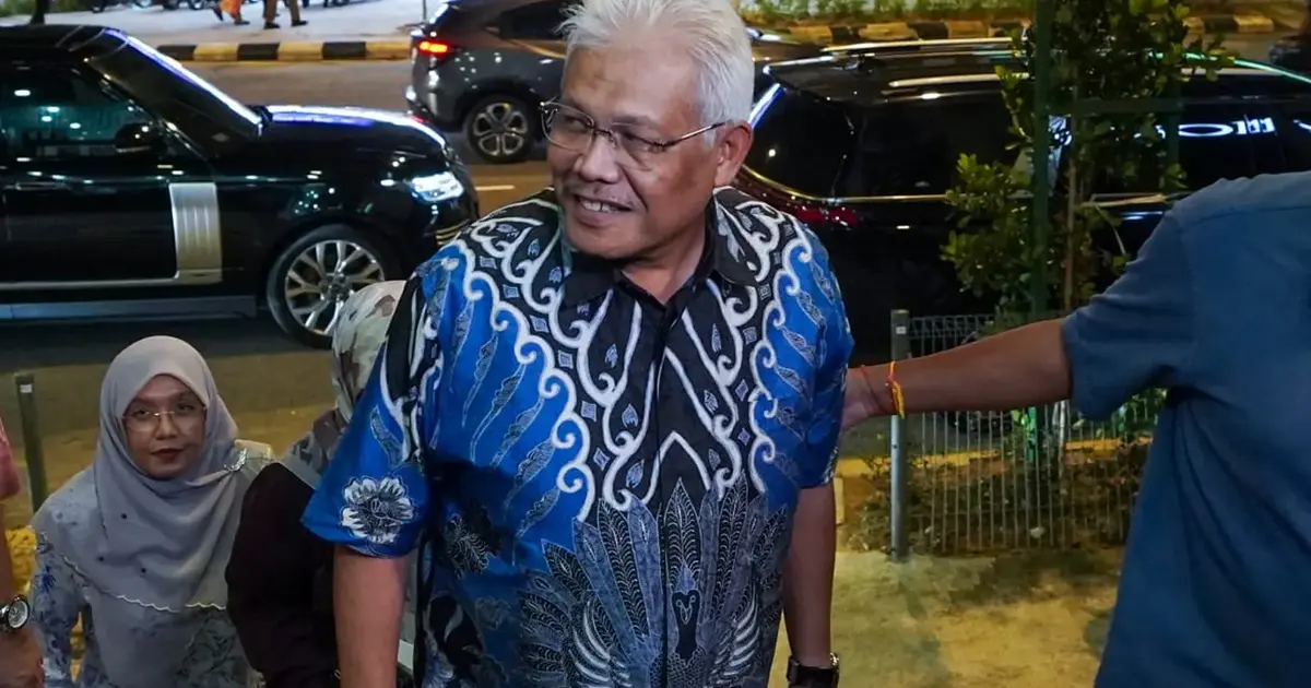 Opposition MPs Including Hamzah Visit PAS Headquarters Amid Coalition Realignment