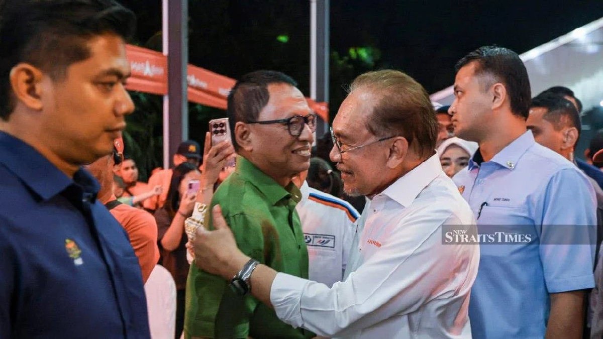 Rafizi Quips That Puad Has Traded Umno Colours for PKR After Anwar Encounter
