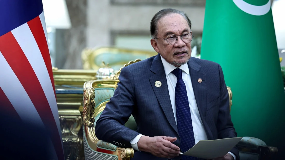 Anwar Hails US-Iran Deal as Path Toward Regional Stability