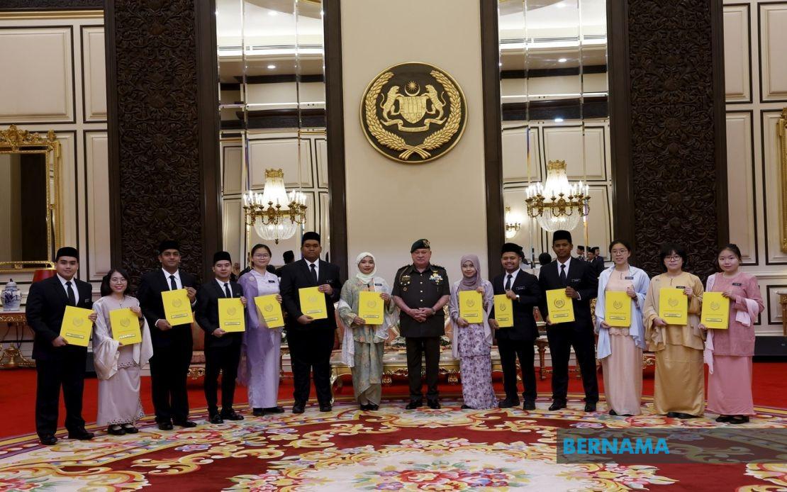 King Confers 2026 BYDPA Scholarships on 14 High-Achieving Scholars