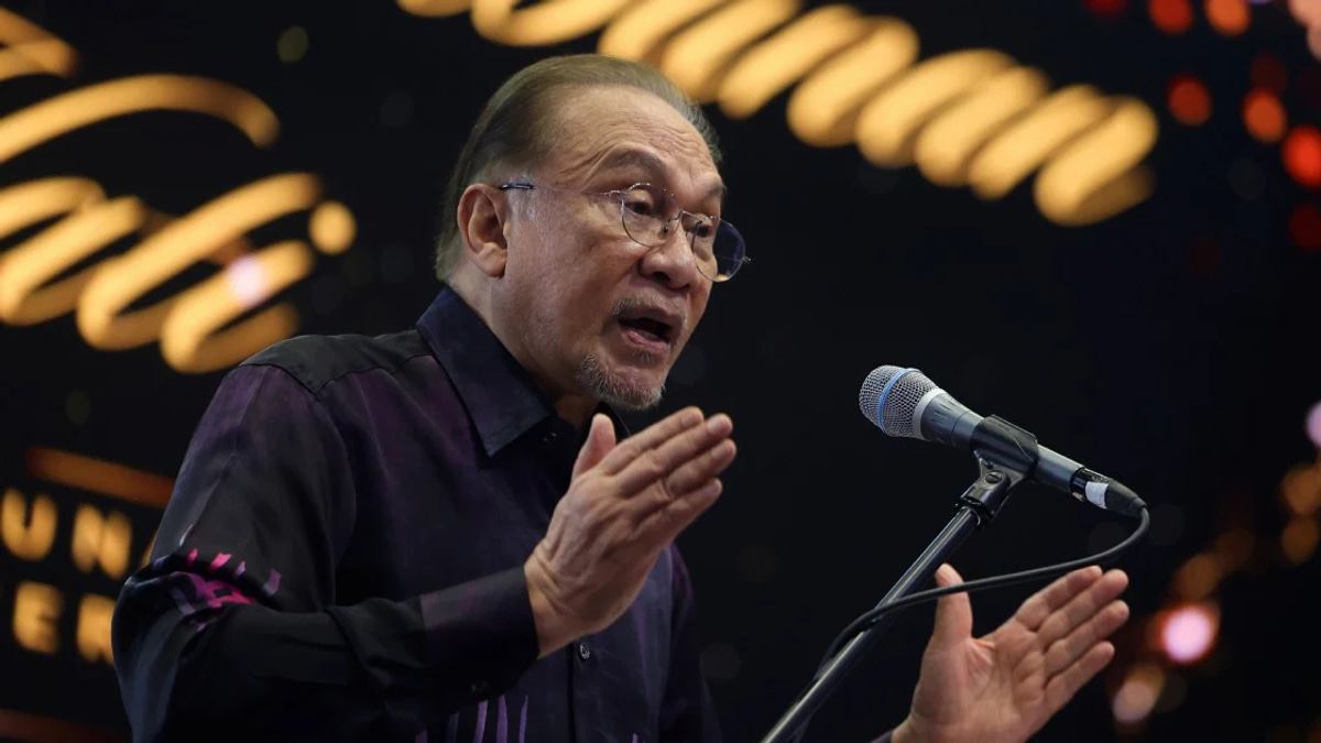 Anwar Charts Malaysia's Economic Future Around High Tech, Semiconductors and AI