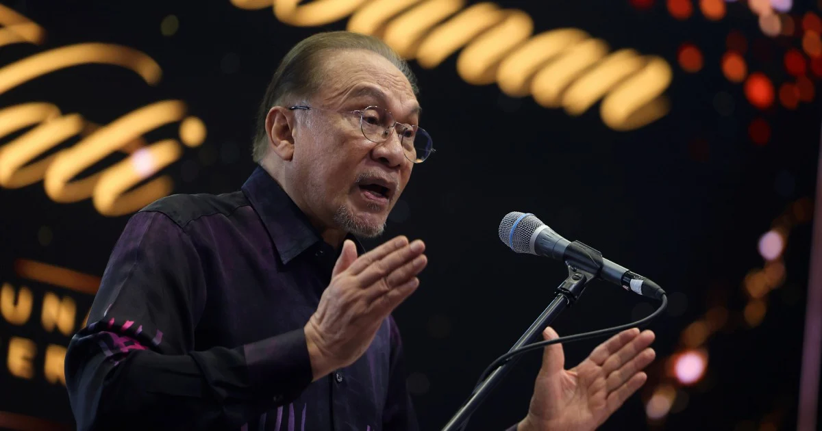 Anwar Charts Malaysia's Economic Future Around High Tech, Semiconductors and AI