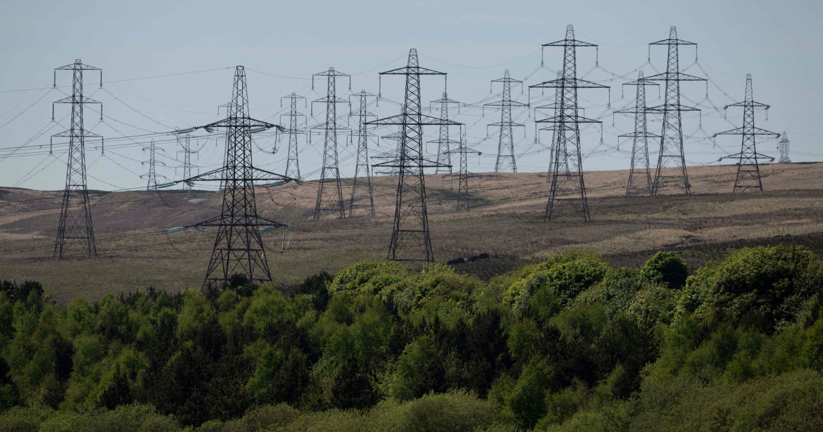 Britain's New PM Burnham Pledges Tax Cuts on Electricity Bills to Ease Cost Pressures