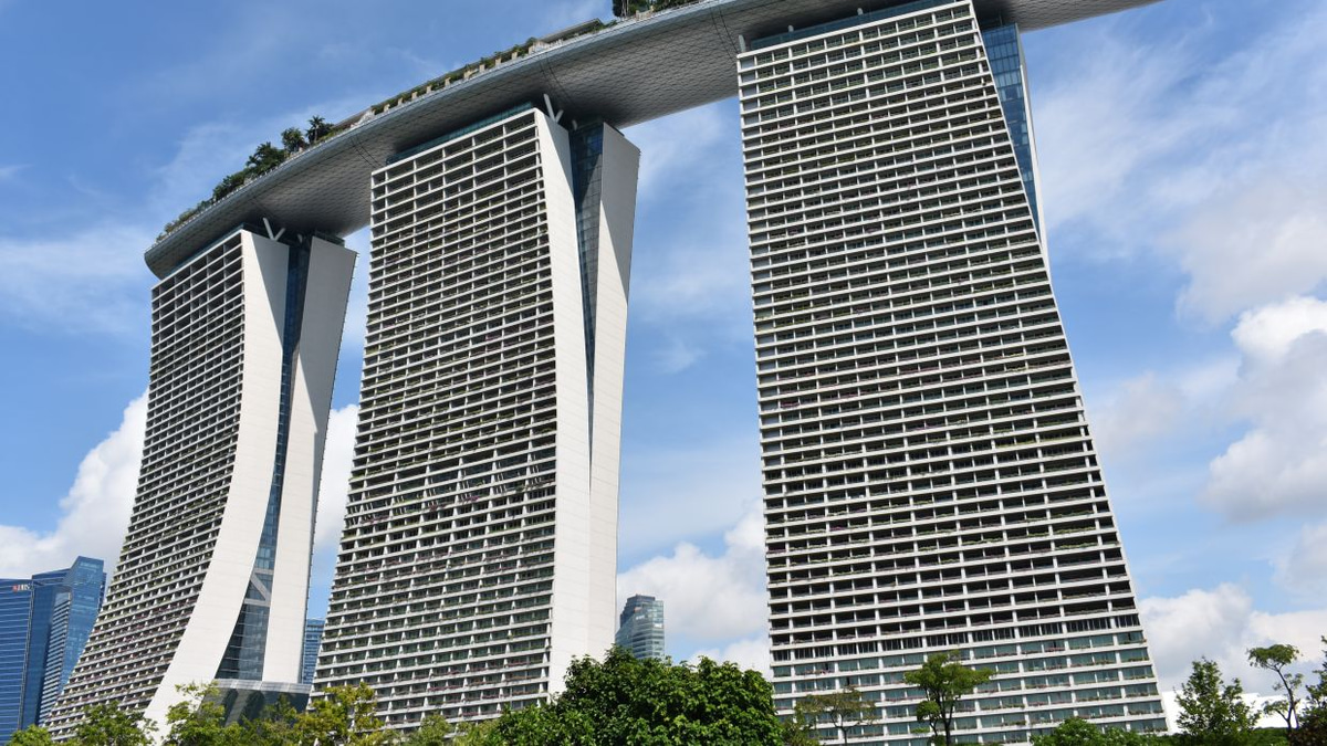 Singapore's Casino Duopoly: Resorts World Sentosa Faces Mounting Pressure as Marina Bay Sands Dominates High-Roller Market
