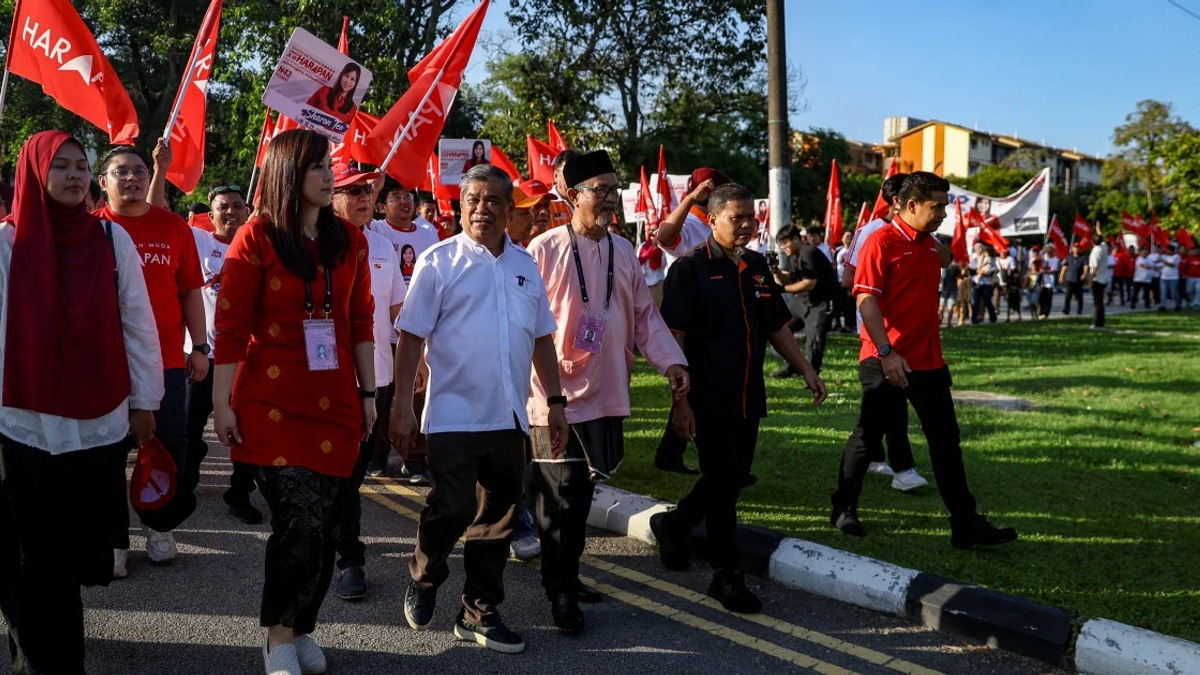 Crowds Rally Behind Pakatan Harapan's Sharon Teo in Johor State Election Push