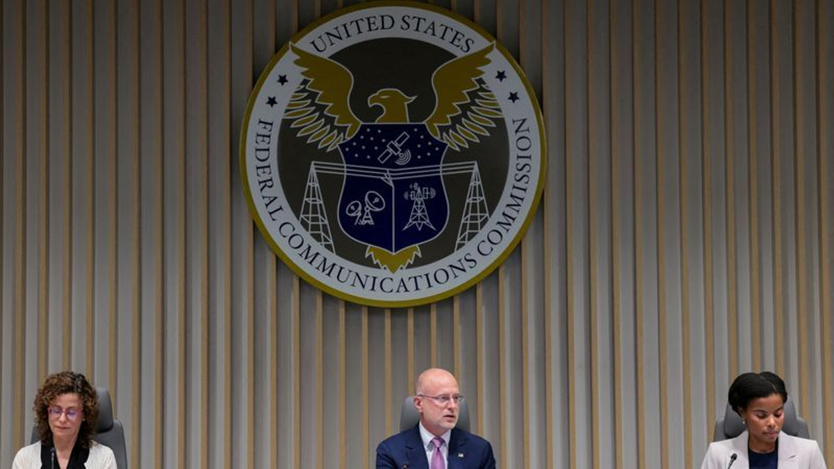 US FCC Tightens Rules Against Chinese Tech Components Over Security Concerns