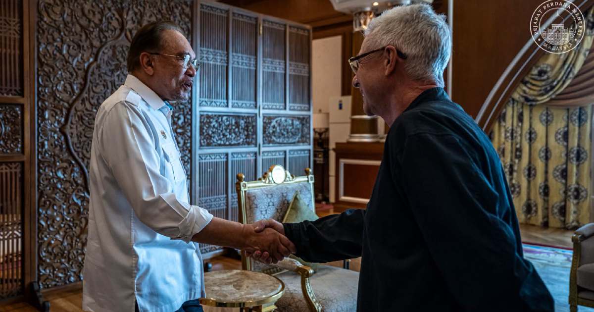 Anwar Ibrahim Taps Singapore's Formula 1 Experience Ahead of Malaysia's October Grand Prix